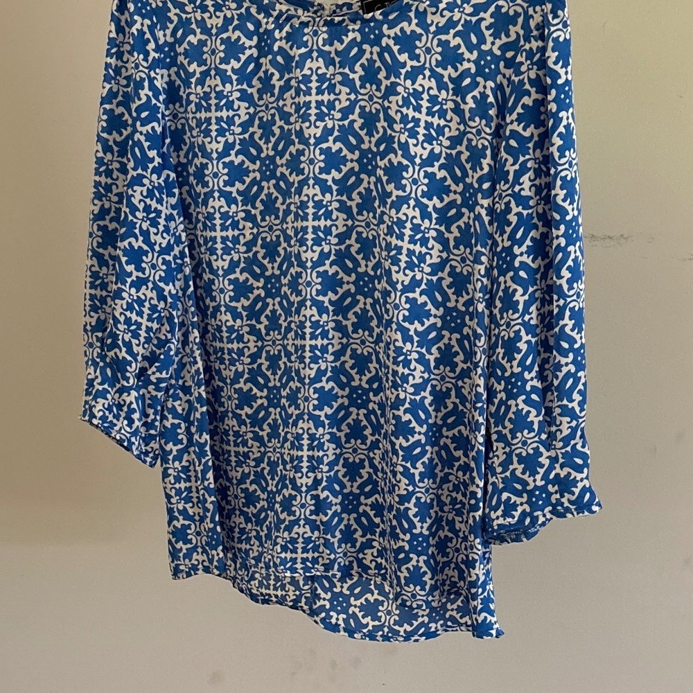 ⭐️Ladies Blouse - Picture 3 of 3